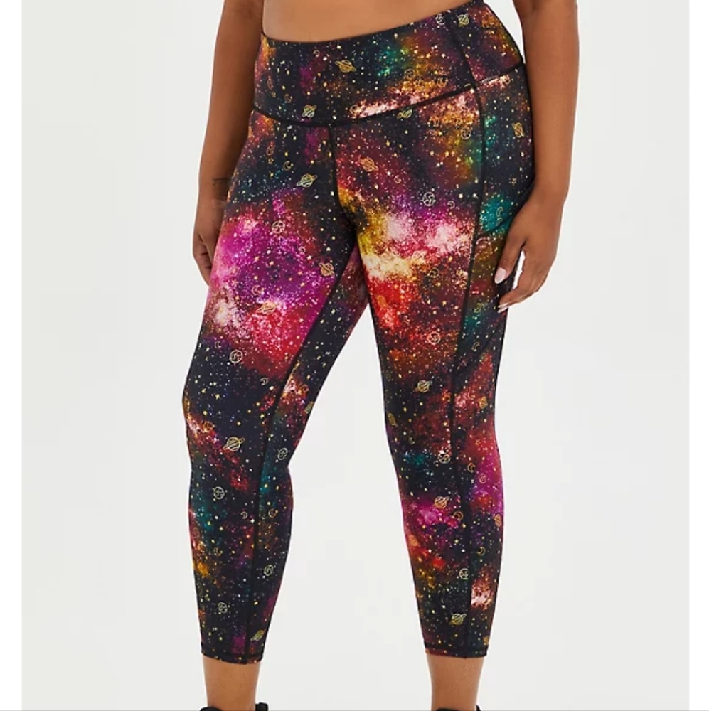 Torrid Performance Core Crop Active Leggings w/side pockets